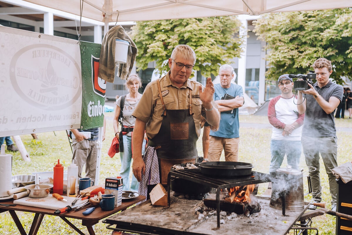 am offenen Feuer kochen