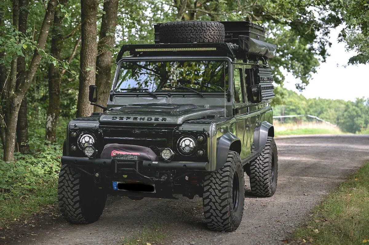 aufgemotzter Defender zum Reisen
