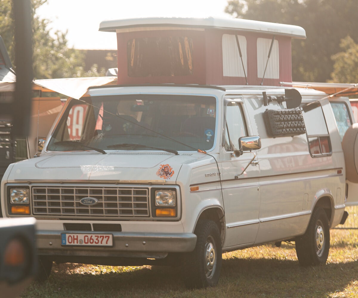 alter Ford zum Camper ausgebaut